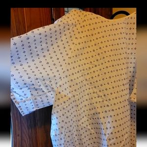12 NEW Hospital Gowns! Pack of 12, breathable soft gowns! (Small/medium)